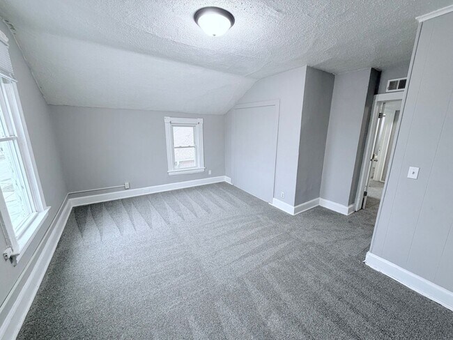 Building Photo - 169 Sherburne Ave