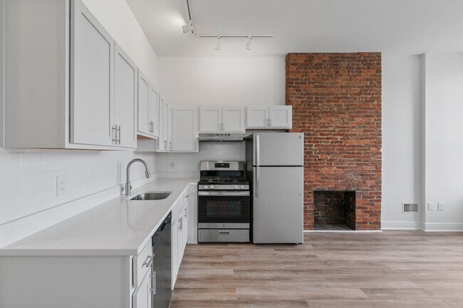 Building Photo - 2304 1/2 E Carson Street