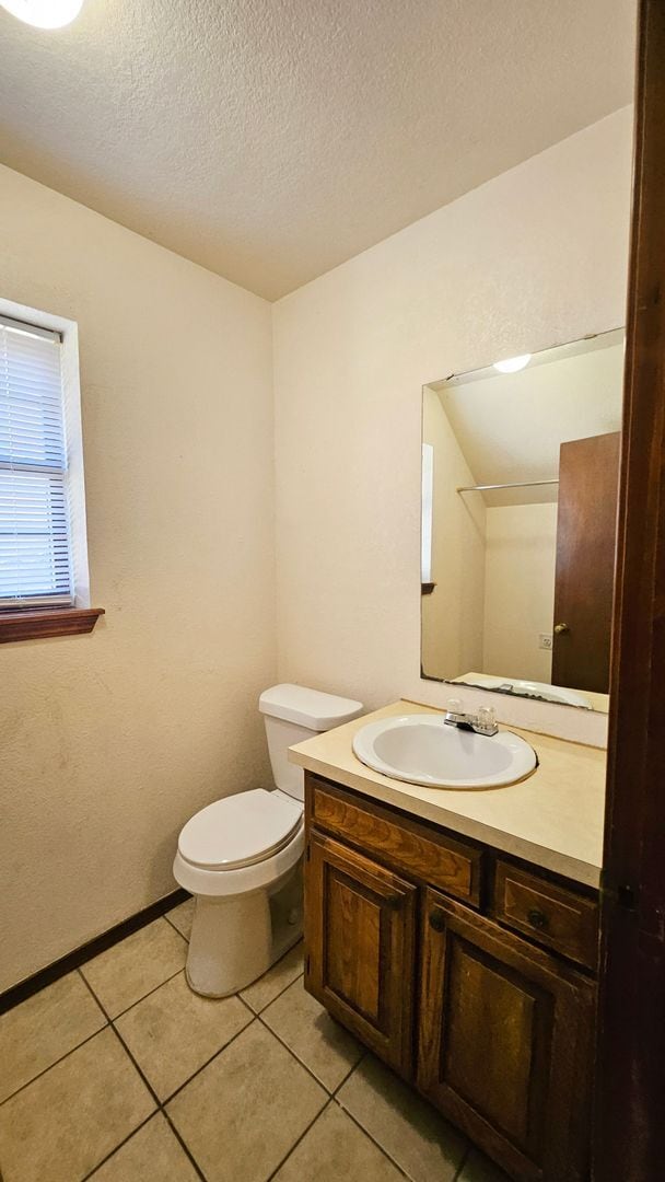 Building Photo - Two Story, Three Bedroom