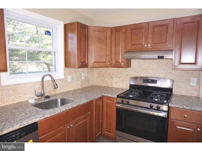 Building Photo - 509 Steeplechase Ct