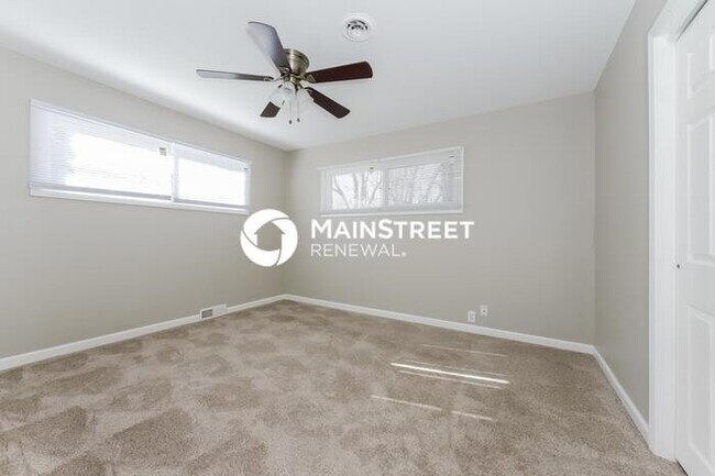 Building Photo - 4 Bedroom Pet-Friendly Home in Kansas City...