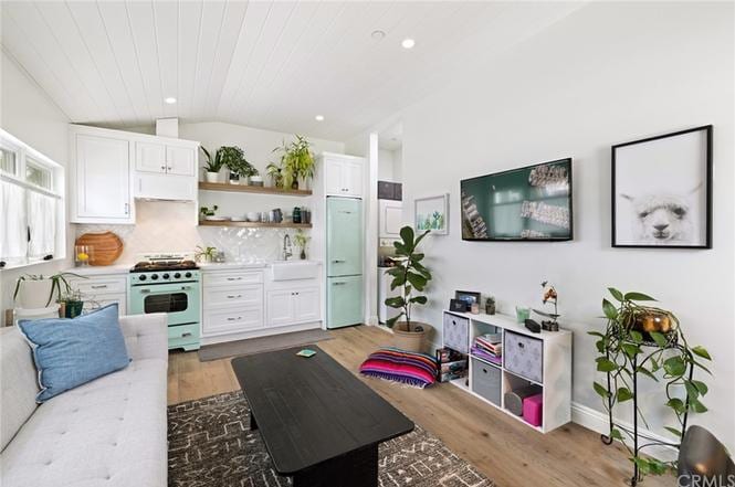 Building Photo - 489 Jasmine St