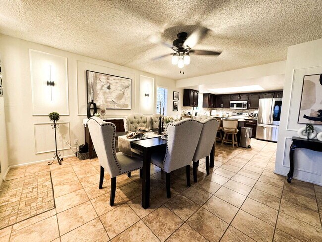 Building Photo - "Well Maintained 3 Bedroom, 2 Bathroom Poo...