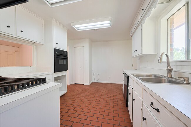 Building Photo - 30525 Hegar Rd