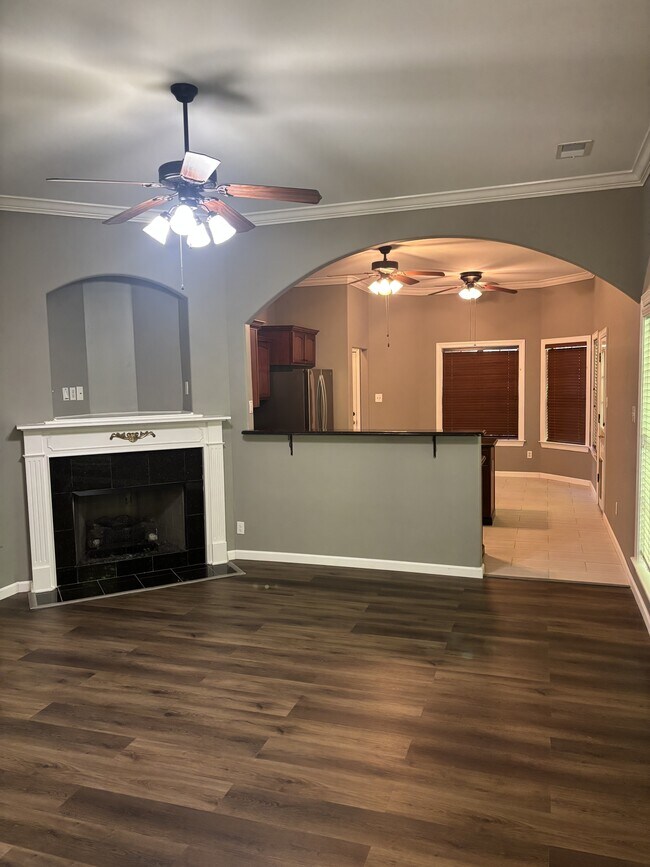 Building Photo - 7412 Brentlawn Dr