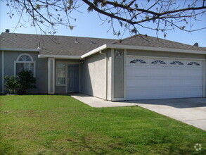 Building Photo - Penny Lane.  Near Golf Course