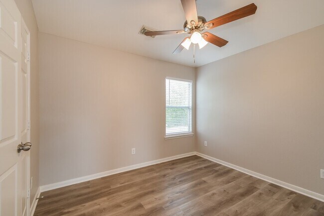 Building Photo - 8322 Wainwright Way