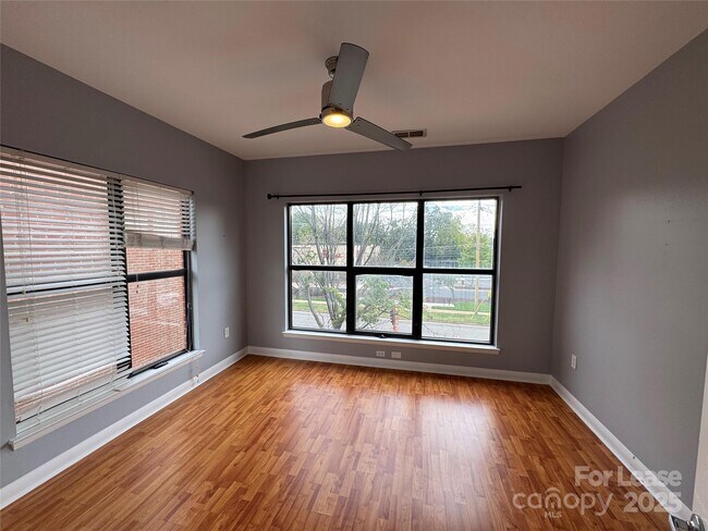 Building Photo - 559 New Bern Station Ct