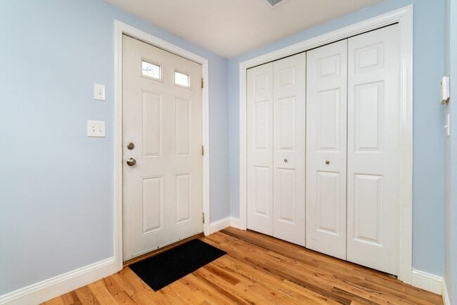 Building Photo - 15 Buckingham St