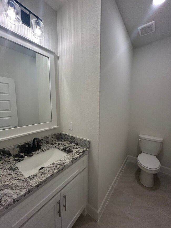 Building Photo - Beautiful Modern Home in Pea Ridge!