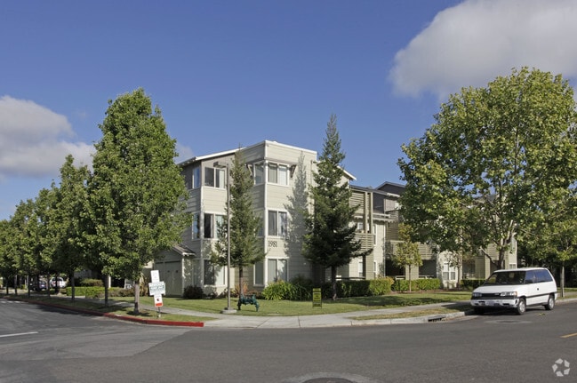 Primary Photo - Peninsula Park Apartments