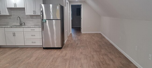 Building Photo - 338 Haverhill Rd