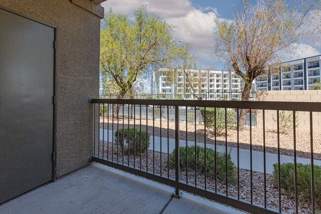 Building Photo - 8000 W Badura Ave