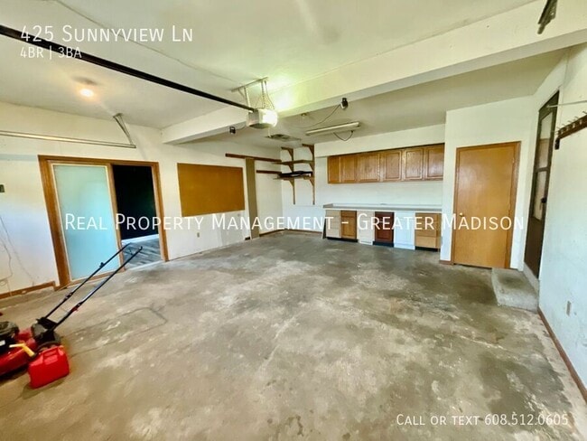 Building Photo - 425 Sunnyview Ln