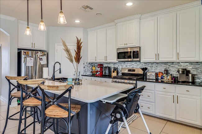 Building Photo - 7618 Quartz Dr