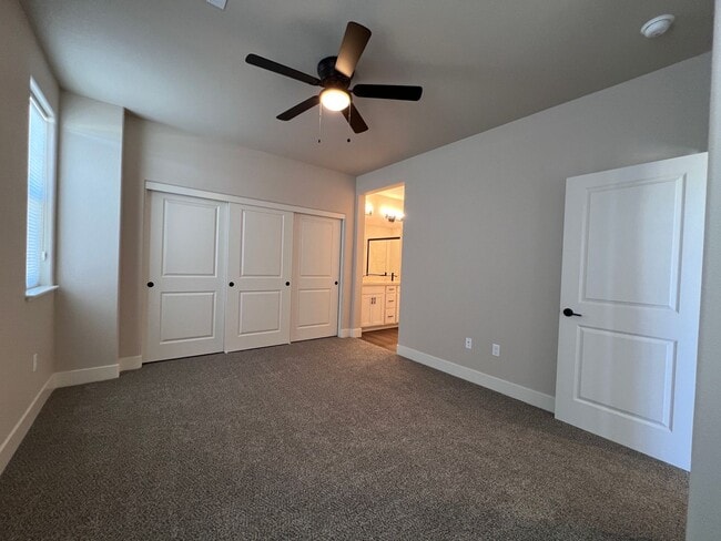 Building Photo - *NEW! 2/2.5 Townhome in Gardnerville*