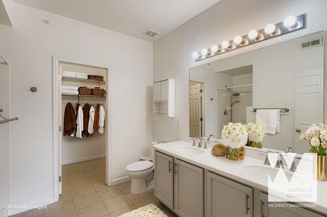 Building Photo - Light-Filled Corner Condo with Garage + Reserved Parking in Gated Community