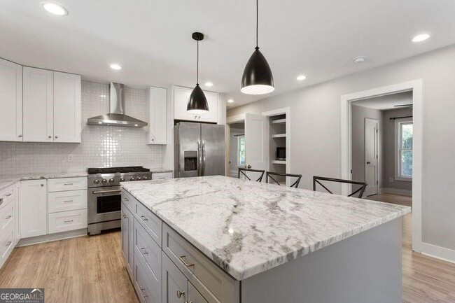 Building Photo - 2666 Davenport St