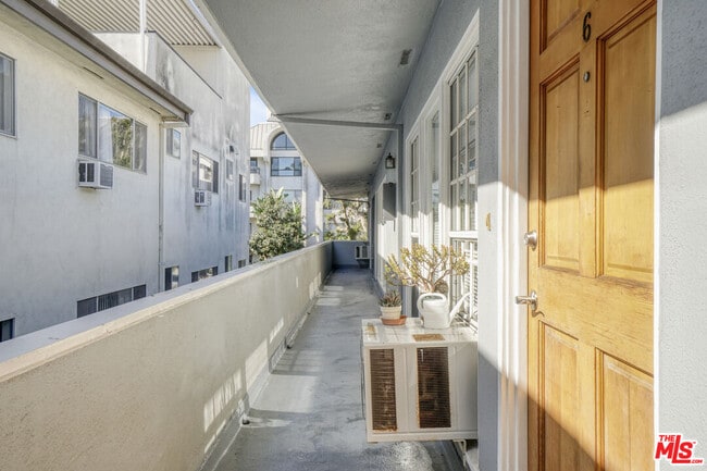 Building Photo - 218 S Gale Dr