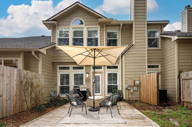 Building Photo - 110 N Valley Oaks Cir