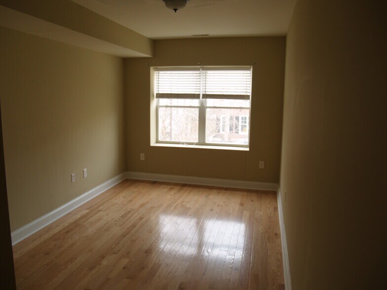 Building Photo - 1839 Christian St