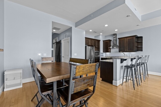 Building Photo - 400 W North St