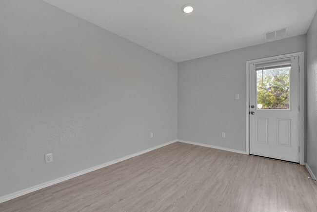 Building Photo - Cozy 3 Bed 2 Bath Home in Southton Meadows