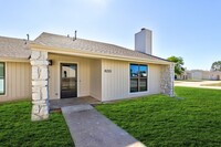 Building Photo - Three Bedroom with Garage and Patio in Owasso