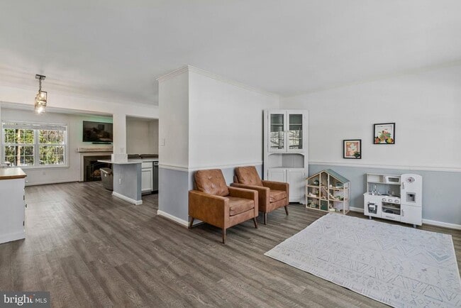 Building Photo - 6064 Old Landing Way