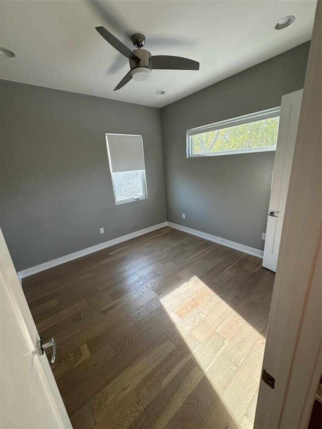 Building Photo - 1908 Kinney Ave