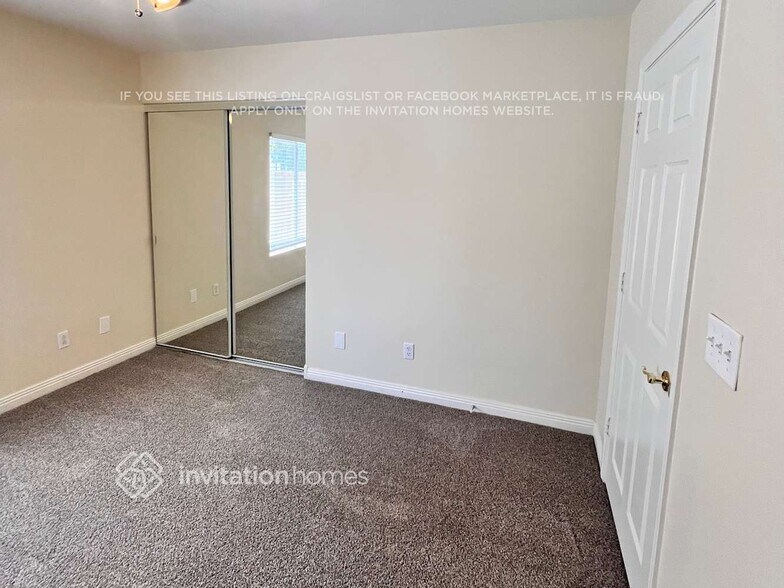 Building Photo - 280 Plaza Carmelina Ct