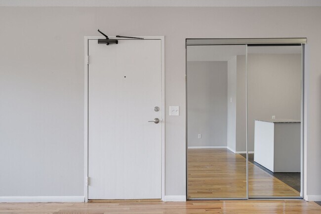 Building Photo - Large Remodeled 2 Bedroom