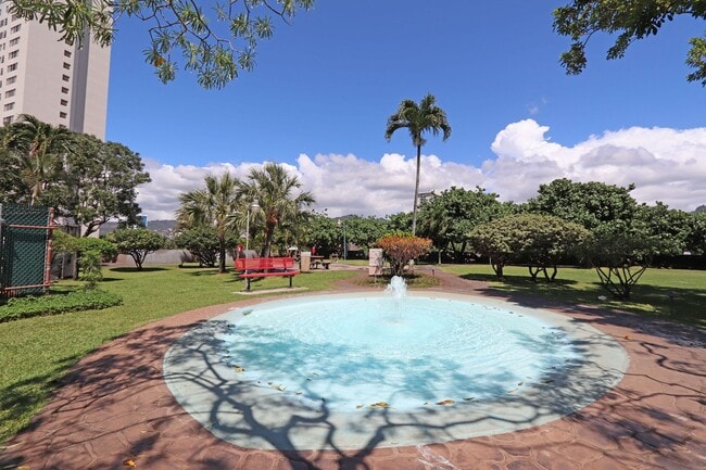 Building Photo - 1 Bedroom unit located in Kukui Plaza