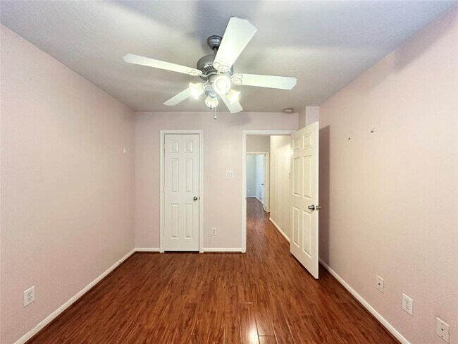 Building Photo - 10414 Gerlach St