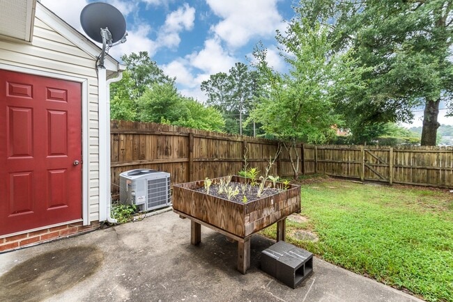 Building Photo - 2209 High Bush Cir