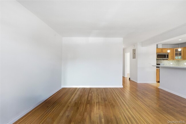 Building Photo - 59-17 Kissena Blvd