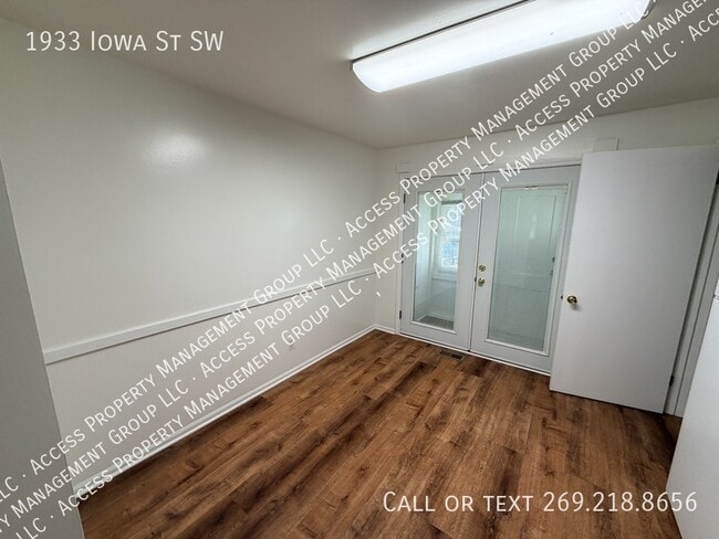 Building Photo - 1933 Iowa St SW