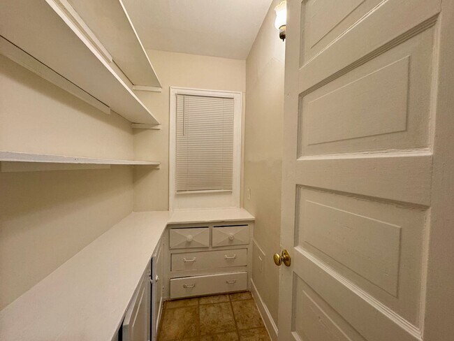 Building Photo - Bright & Spacious 2 Bedroom Lower Unit with Formal Dining Room and Bay Window