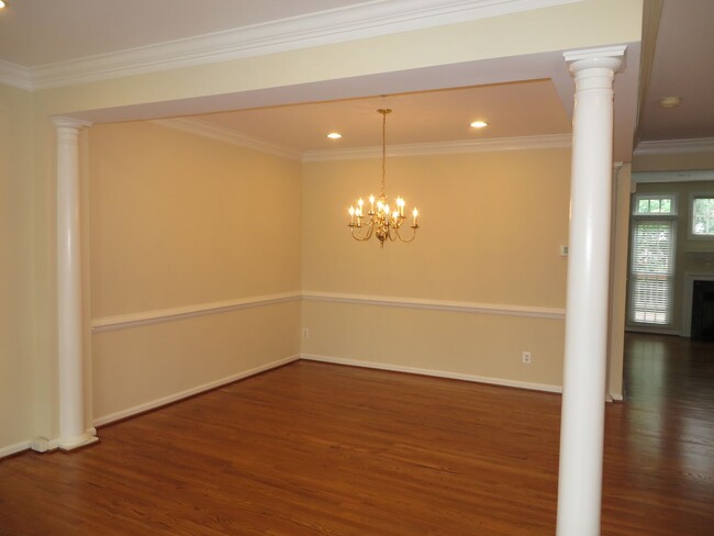 Building Photo - Beautiful Townhome - Vienna
