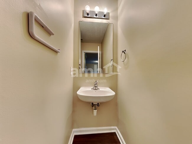 Building Photo - 96 Blue Jasmine Ln