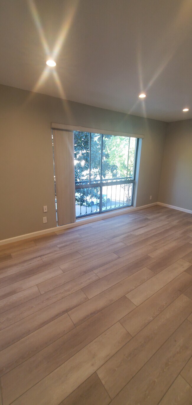 Living room - 11507 Moorpark St