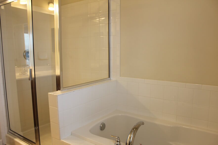 Building Photo - 3535 Sun Trl
