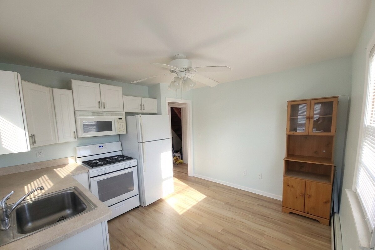 Building Photo - 211 Sheridan Ave