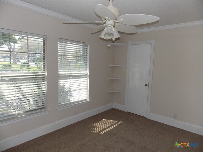 Building Photo - 1414 Leander