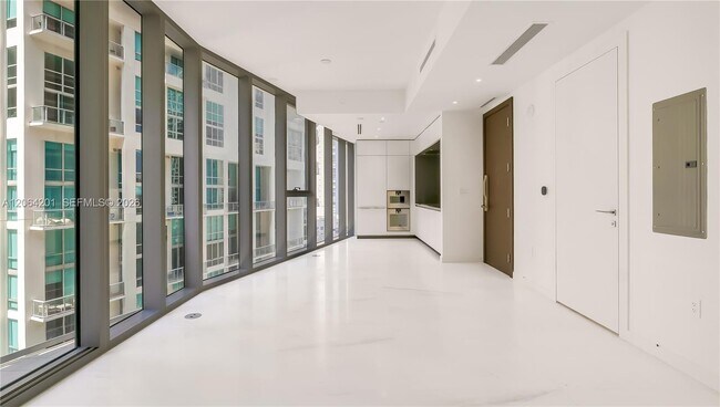 Building Photo - 300 Biscayne Blvd Way