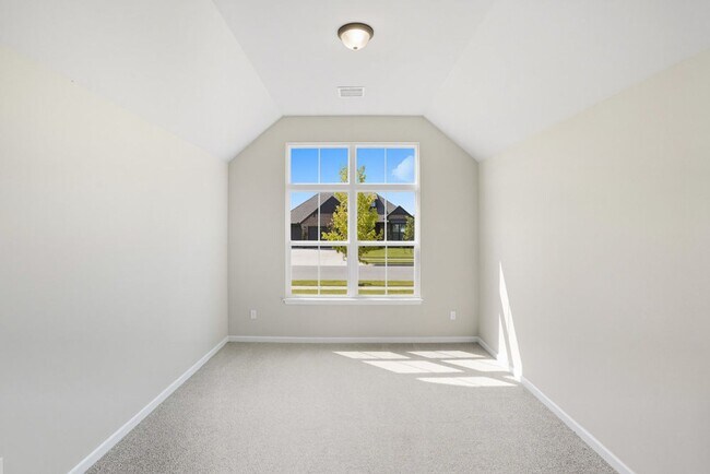 Building Photo - Like new, Move in Ready.