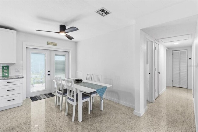 Building Photo - 3700 Whiting Dr SE