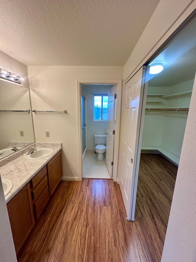 Building Photo - Spacious 3 Bedroom 2.5 Bath Home In NW Ren...