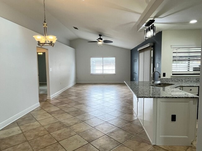 Building Photo - 947 Wages Way