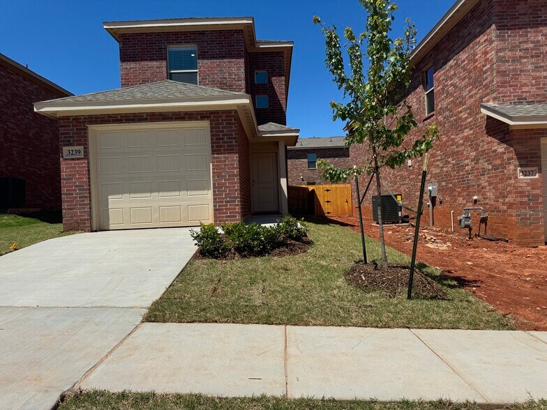 Building Photo - 3239 NW 147th Ter